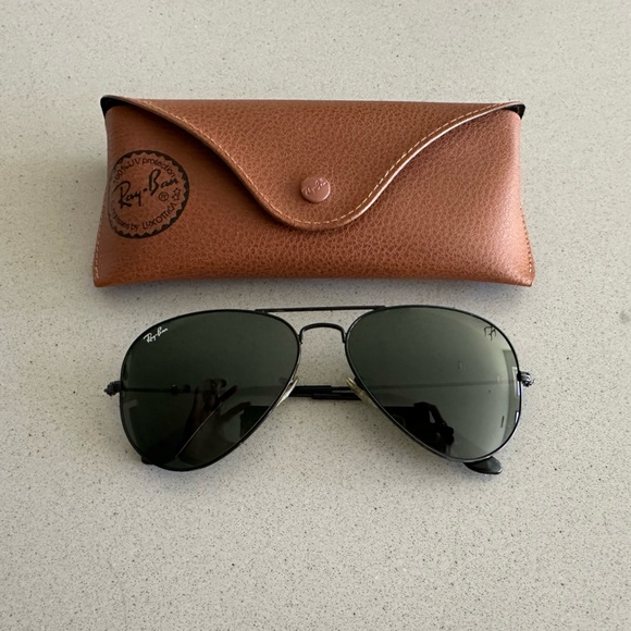 Ray-Ban Other - Ray-Ban Aviator Classic Sunglasses (RB 3025)